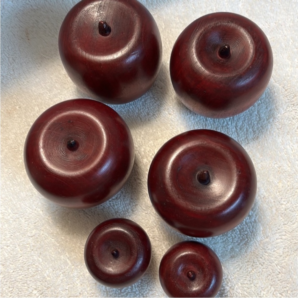Vintage Set of Six Round Wooden Apples Various Sizes - Picture 2 of 5